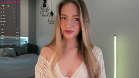 Snapshot of longoriaeva chatting on 04.25.26 Eva online show from 04.25.26