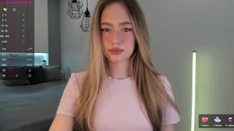 Snapshot of longoriaeva chatting on 05.05.26 Eva online show from 05.05.26