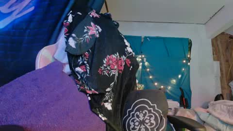 Snapshot of lononcashmere69 chatting on 12.12.24 Londoncashmere69 online show from 12.12.24