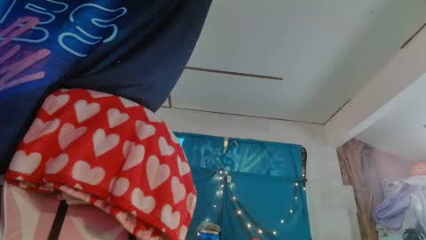 Snapshot of lononcashmere69 chatting on 12.25.24 Londoncashmere69 online show from 12.25.24
