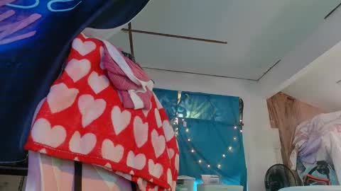 Snapshot of lononcashmere69 chatting on 12.31.24 Londoncashmere69 online show from 12.31.24