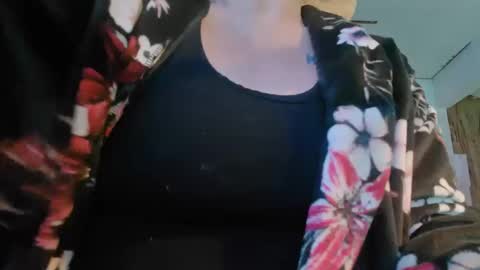 Snapshot of lononcashmere69 chatting on 01.25.25 Londoncashmere69 online show from 01.25.25