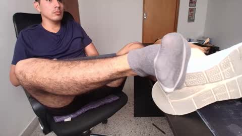 Snapshot of looki_16 chatting on 11.28.25 looki 16 online show from 11.28.25