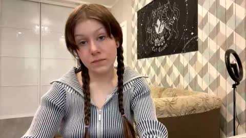 Snapshot of looking_me chatting on 10.18.25 EVA online show from 10.18.25