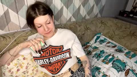 Snapshot of looking_me chatting on 11.23.25 EVA online show from 11.23.25