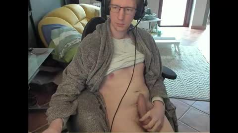 Snapshot of loomie chatting on 02.28.26 loomie online show from 02.28.26