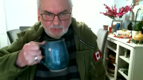 Snapshot of loop102 chatting on 01.05.25 loop102 online show from 01.05.25