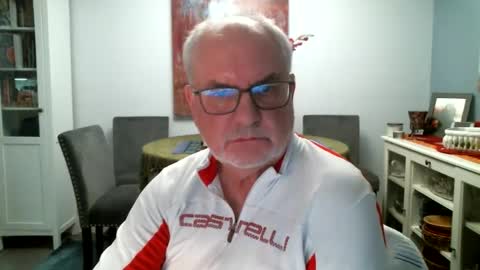 Snapshot of loop102 chatting on 04.22.26 loop102 online show from 04.22.26