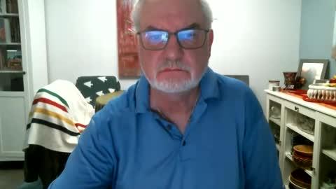 Snapshot of loop102 chatting on 05.10.26 loop102 online show from 05.10.26