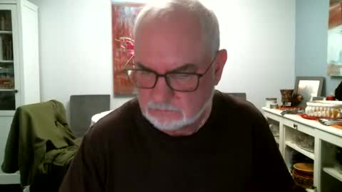 Snapshot of loop102 chatting on 06.08.26 loop102 online show from 06.08.26
