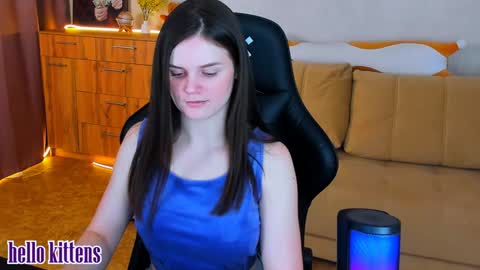 Lora Cain online show from 12.12.24