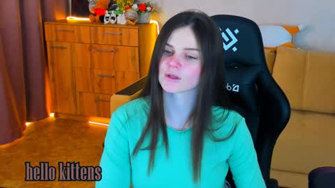 Lora Cain online show from 12.19.24