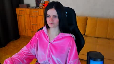 Lora Cain online show from 01.13.25