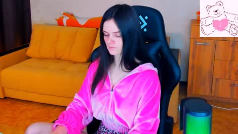 Lora Cain online show from 01.20.25