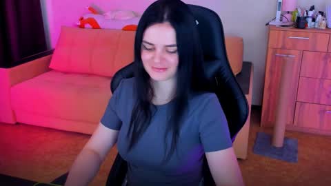 Lora Cain online show from 03.11.25