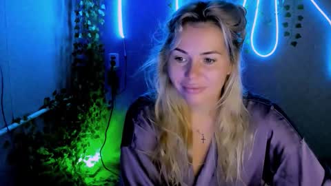 Snapshot of loraboyar chatting on 09.12.25 Lora online show from 09.12.25