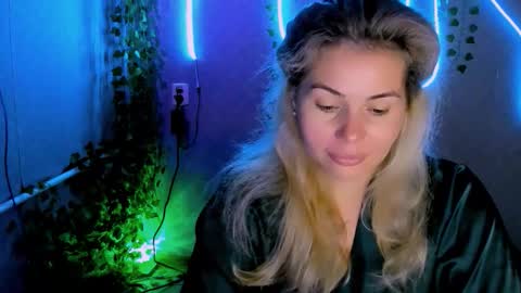 Snapshot of loraboyar chatting on 09.16.25 Lora online show from 09.16.25