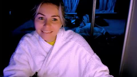 Snapshot of loraboyar chatting on 10.10.25 Lora online show from 10.10.25