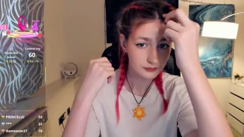 Snapshot of loradimmick chatting on 10.08.25 Lora online show from 10.08.25