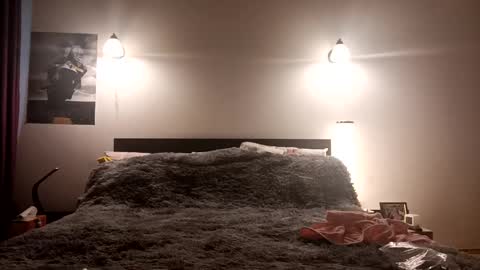 Snapshot of loraflame chatting on 12.17.24 Lora online show from 12.17.24