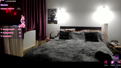 Snapshot of loraflame chatting on 12.29.24 Lora online show from 12.29.24