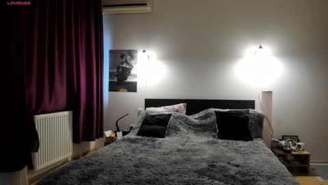 Snapshot of loraflame chatting on 12.30.24 Lora online show from 12.30.24