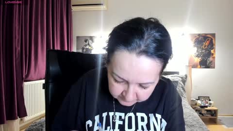 Snapshot of loraflame chatting on 12.31.24 Lora online show from 12.31.24