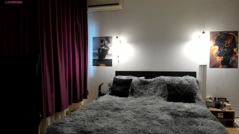 Snapshot of loraflame chatting on 01.12.25 Lora online show from 01.12.25