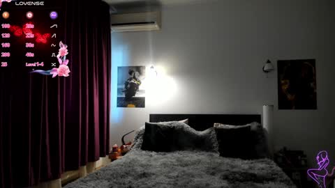 Snapshot of loraflame chatting on 01.14.25 Lora online show from 01.14.25