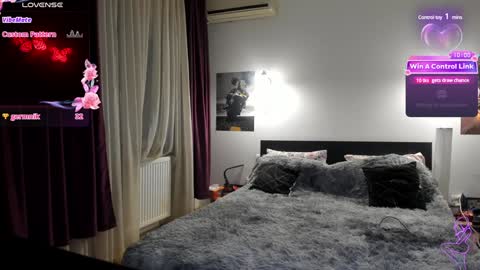 Snapshot of loraflame chatting on 01.21.25 Lora online show from 01.21.25