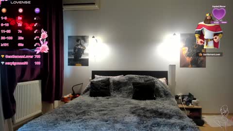 Snapshot of loraflame chatting on 01.22.25 Lora online show from 01.22.25