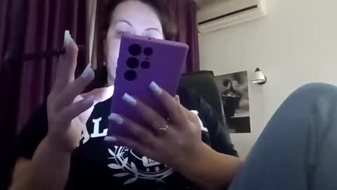 Snapshot of loraflame chatting on 01.22.25 Lora online show from 01.22.25