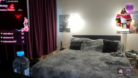 Snapshot of loraflame chatting on 01.25.25 Lora online show from 01.25.25