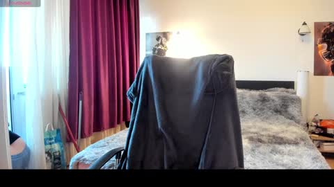 Snapshot of loraflame chatting on 01.29.25 Lora online show from 01.29.25