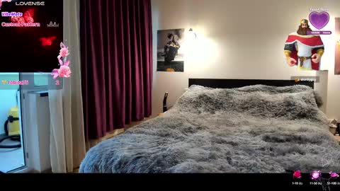 Snapshot of loraflame chatting on 02.17.25 Lora online show from 02.17.25