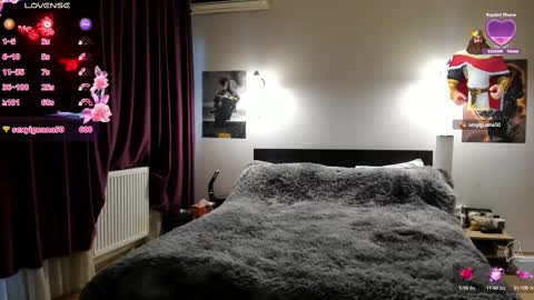 Snapshot of loraflame chatting on 02.18.25 Lora online show from 02.18.25