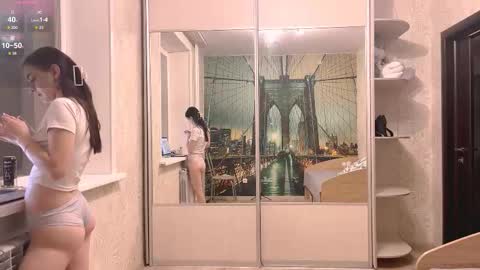 Snapshot of loreeluben chatting on 11.11.25 Olivia online show from 11.11.25