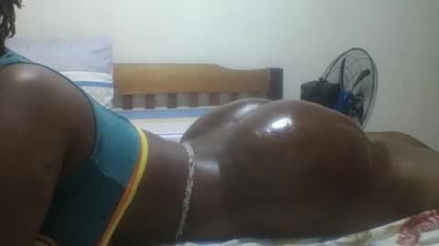 Snapshot of loreencutie chatting on 10.06.25 loreen online show from 10.06.25