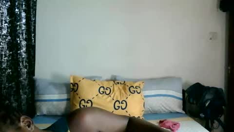 Snapshot of loreencutie chatting on 11.24.25 loreen online show from 11.24.25