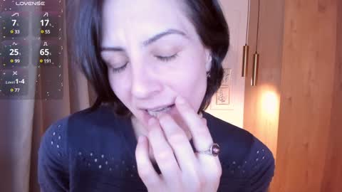 Snapshot of loren_daze chatting on 12.14.24 Loren online show from 12.14.24