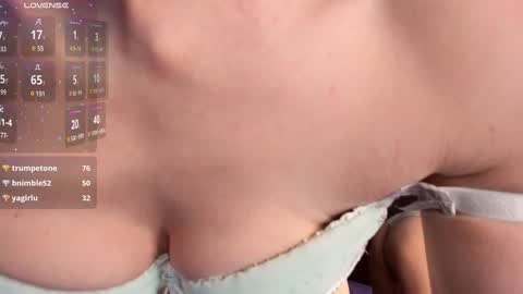 Snapshot of loren_daze chatting on 12.17.24 Loren online show from 12.17.24