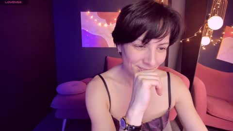 Snapshot of loren_daze chatting on 01.18.25 Loren online show from 01.18.25