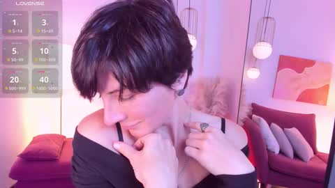 Snapshot of loren_daze chatting on 10.03.25 Loren online show from 10.03.25