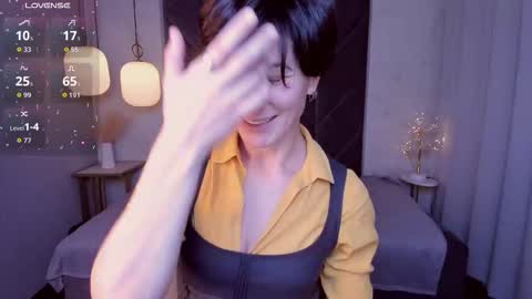 Snapshot of loren_daze chatting on 10.29.25 Loren online show from 10.29.25