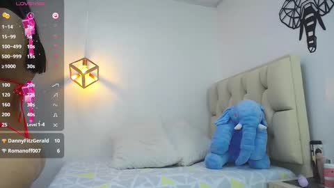 Snapshot of lorenadavies chatting on 03.11.25 lorenadavies online show from 03.11.25