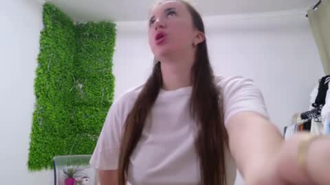 Snapshot of lorennameliyy chatting on 02.17.25 Amelia online show from 02.17.25