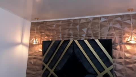  L O R E N Z O  Thumbs Up help  online show from 02.10.25