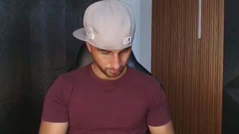  L O R E N Z O  Thumbs Up help  online show from 01.08.26