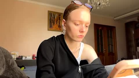 loretarobey online show from 07.28.26