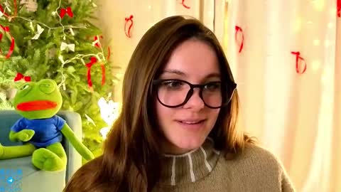 Chloe for Fan BlackHole online show from 12.19.25